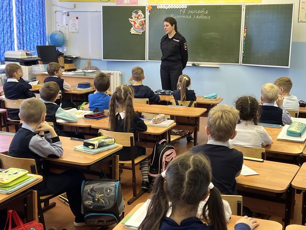 СОБЛЮДАЕМ ПДД.